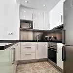 Awesome Apartment In Torrevieja With Wifi トレビエハ