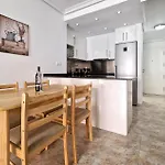 2 Bedroom Cozy In Hébergement de vacances *